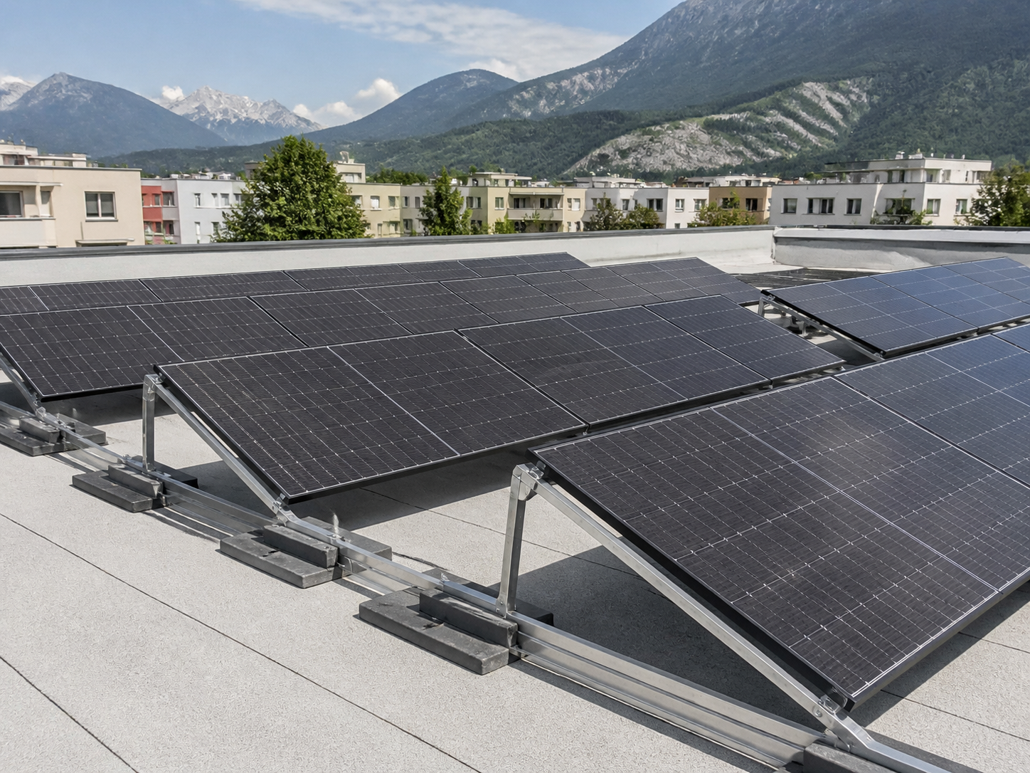 PV-Anlage auf Flachdach: Ballastierung und Windlast in Österreich berechnen